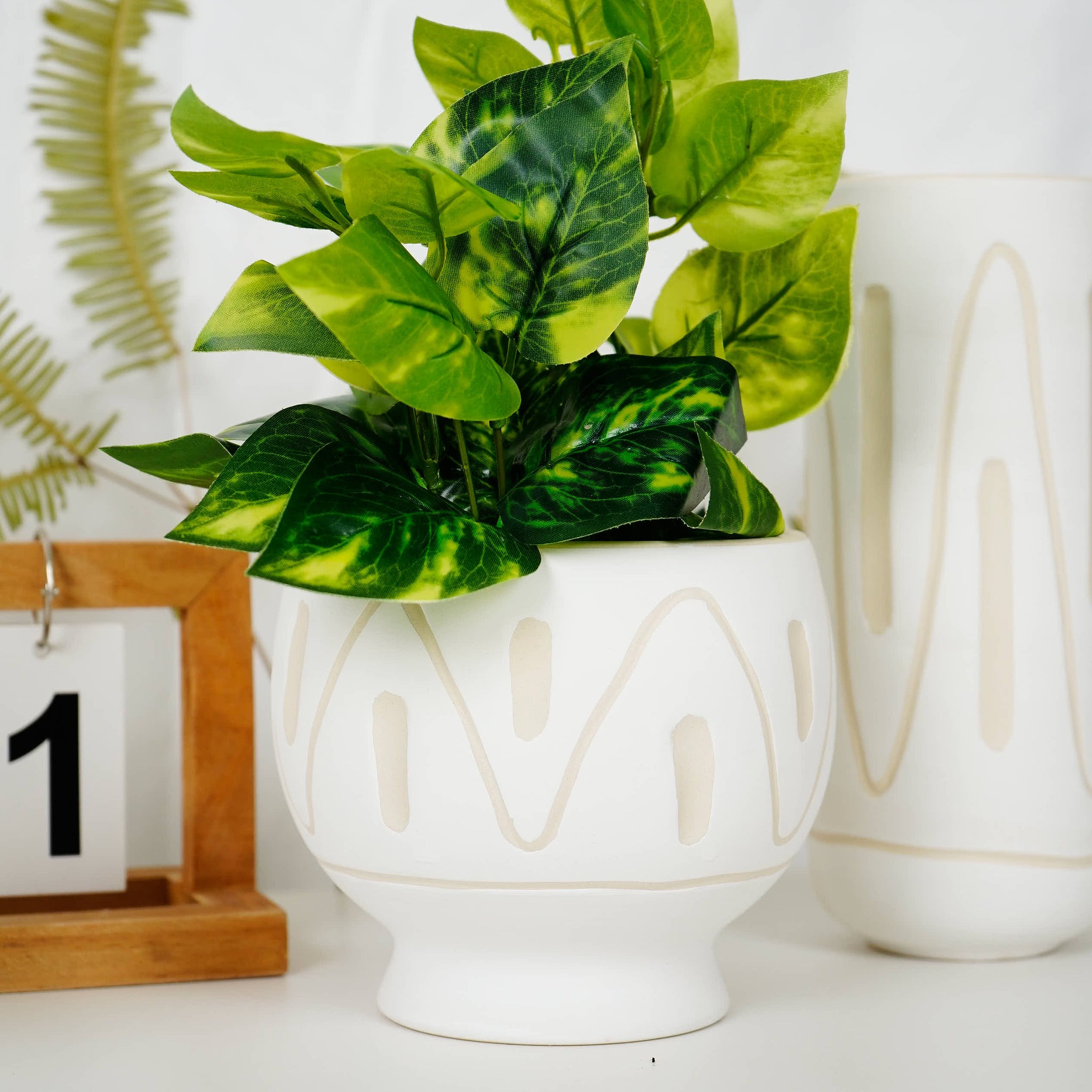 Ceramic pot white ornament 14.5 cm