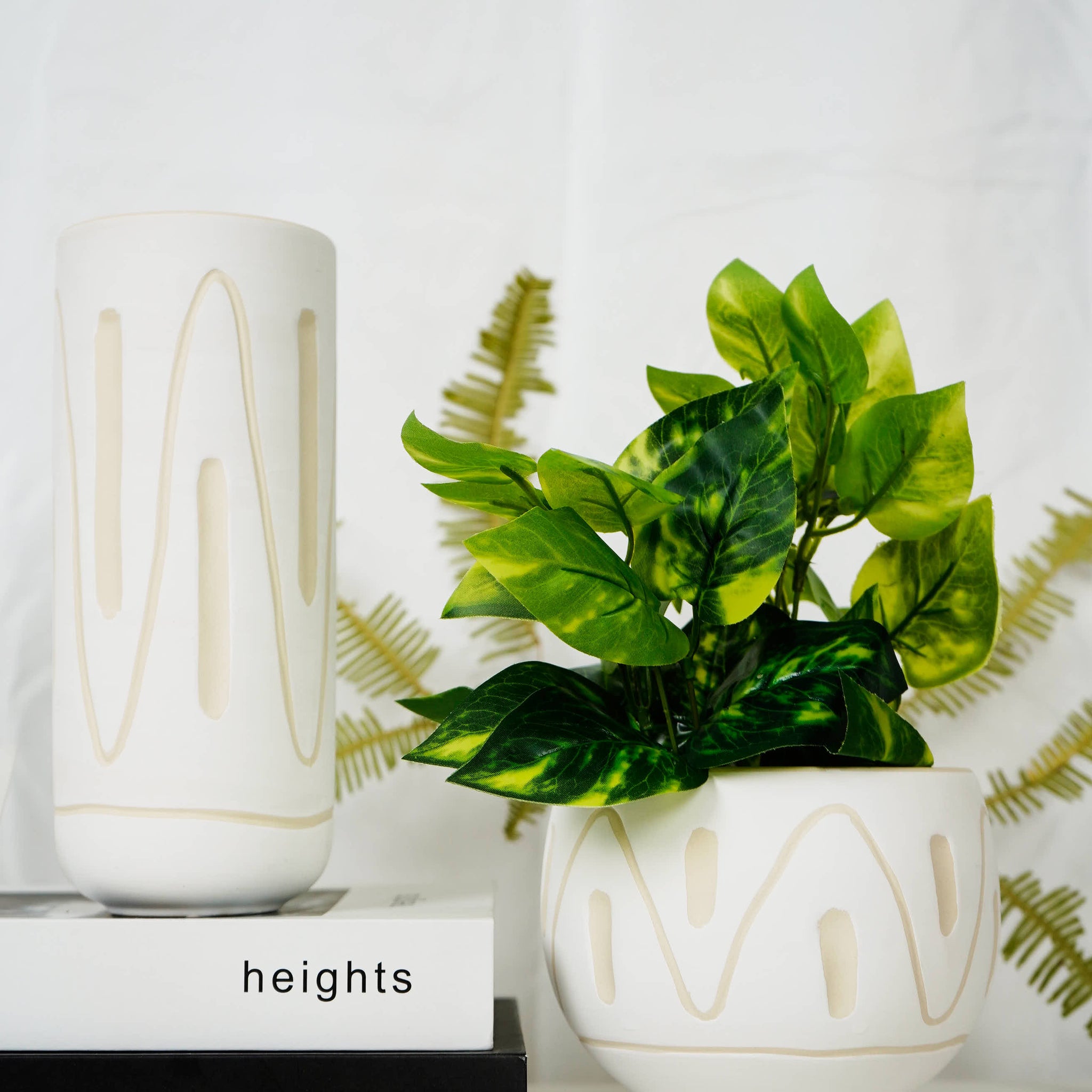 Ceramic pot white ornament 14.5 cm
