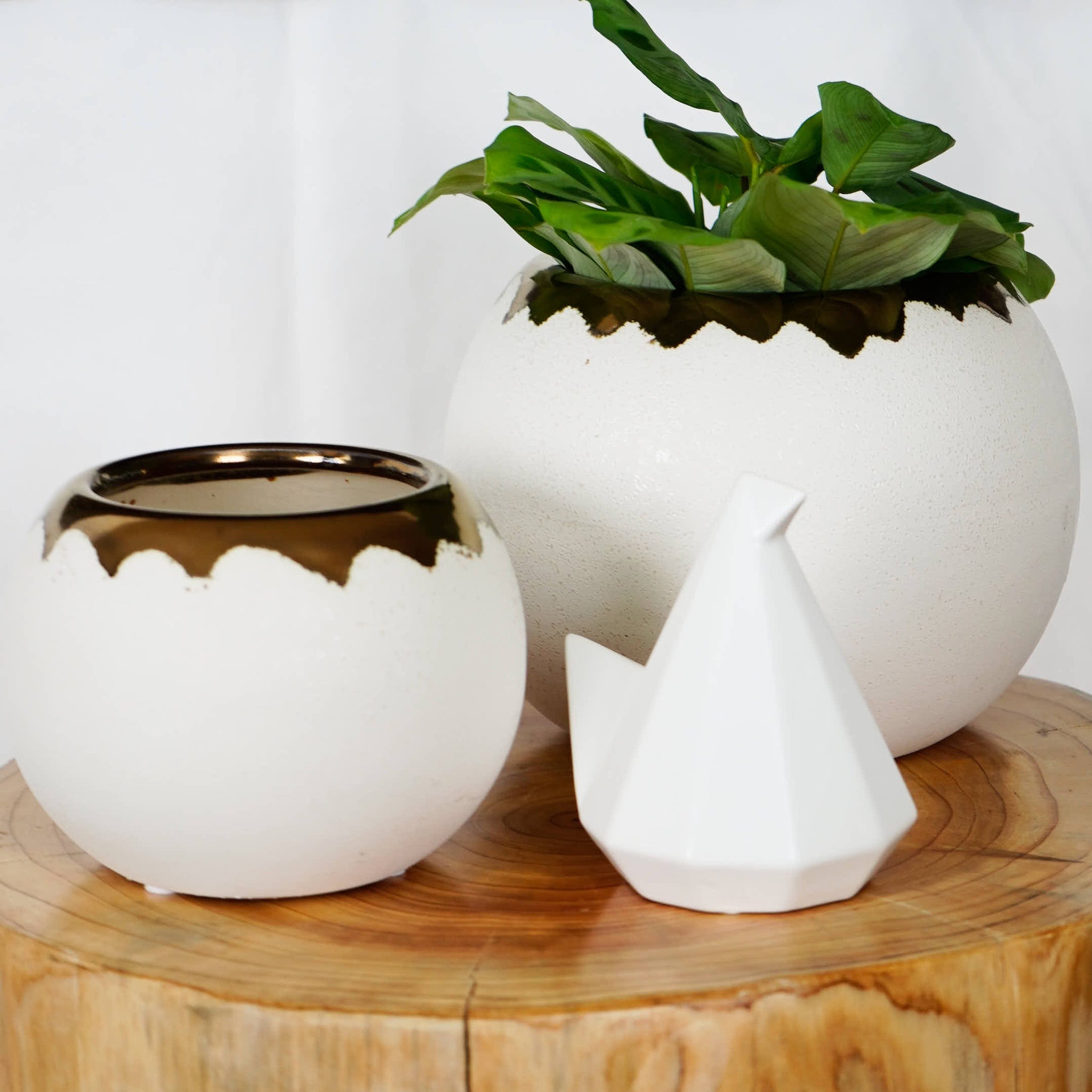 Ceramic vase white sphere M