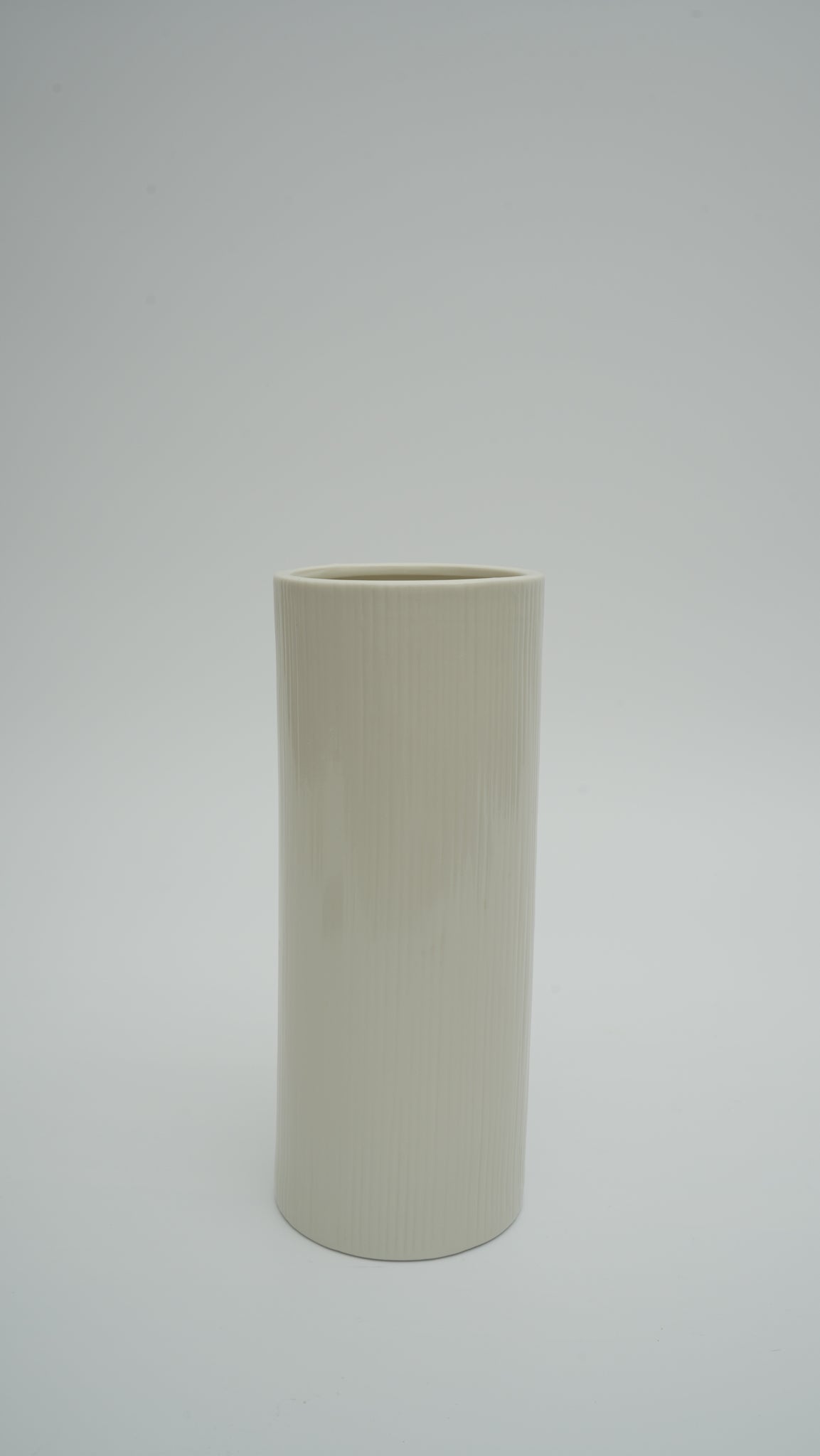 Matte White Ceramic Vase – Ribbed Cylinder