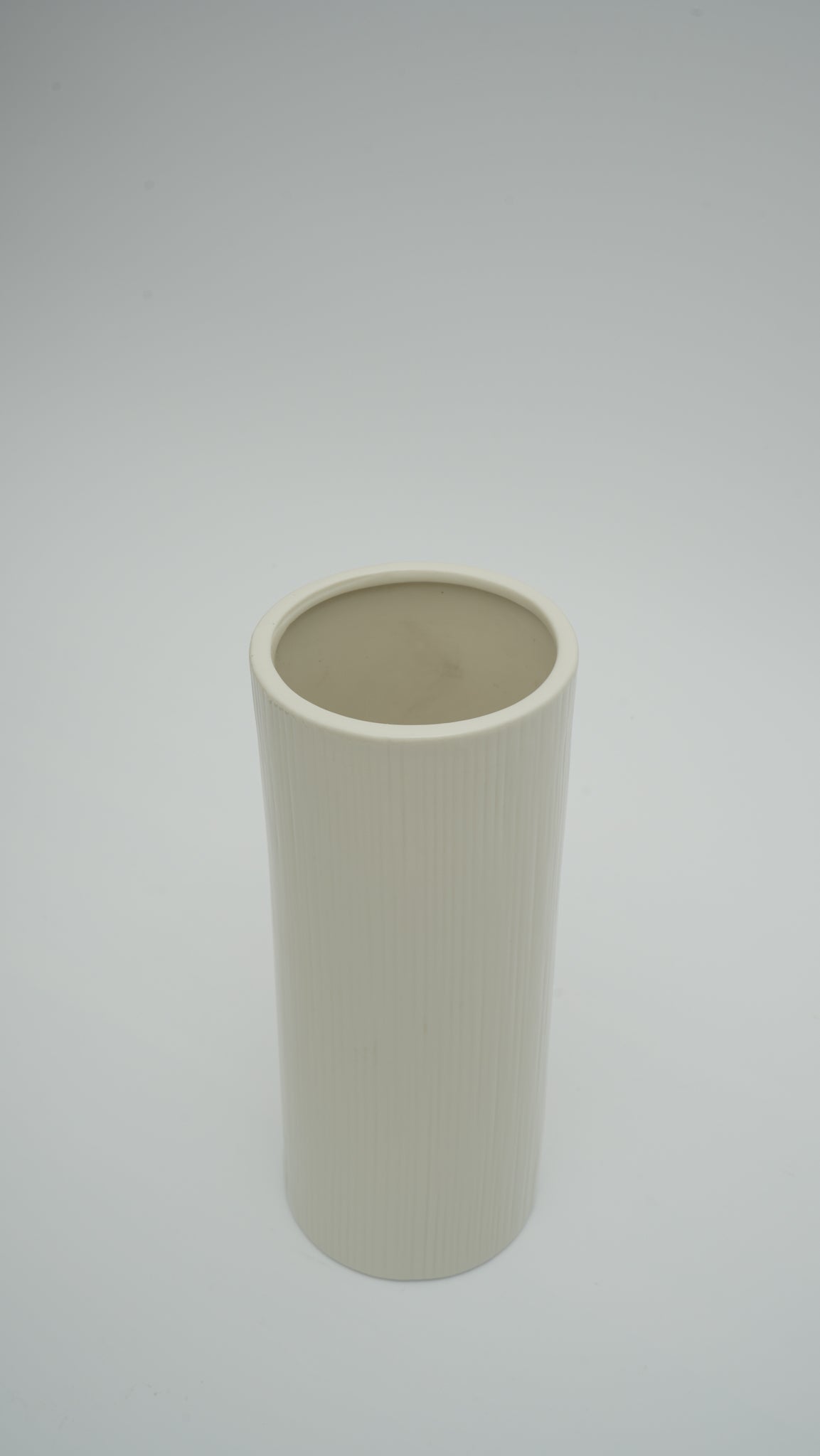 Matte White Ceramic Vase – Ribbed Cylinder