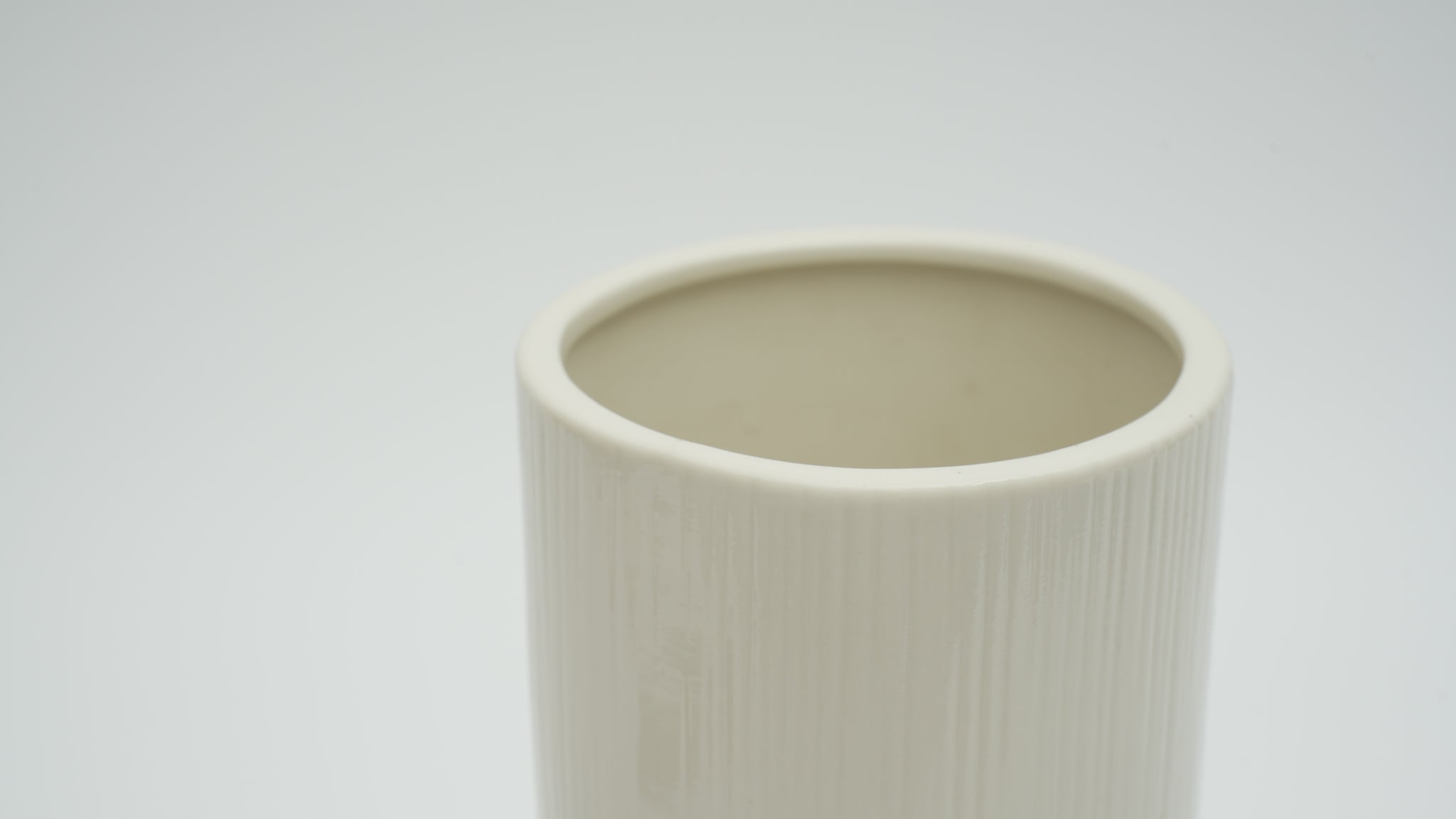 Matte White Ceramic Vase – Ribbed Cylinder