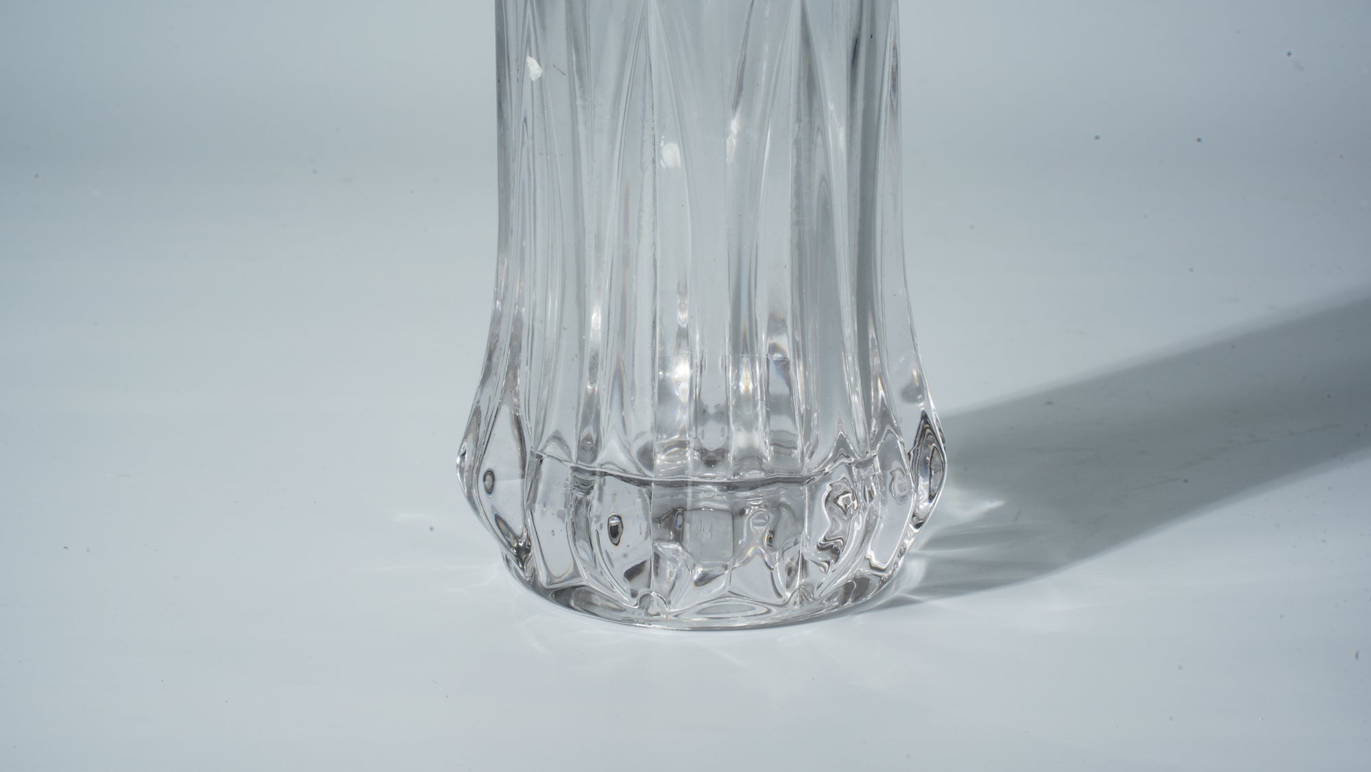 Clear Glass Vase with Feather Tail Design