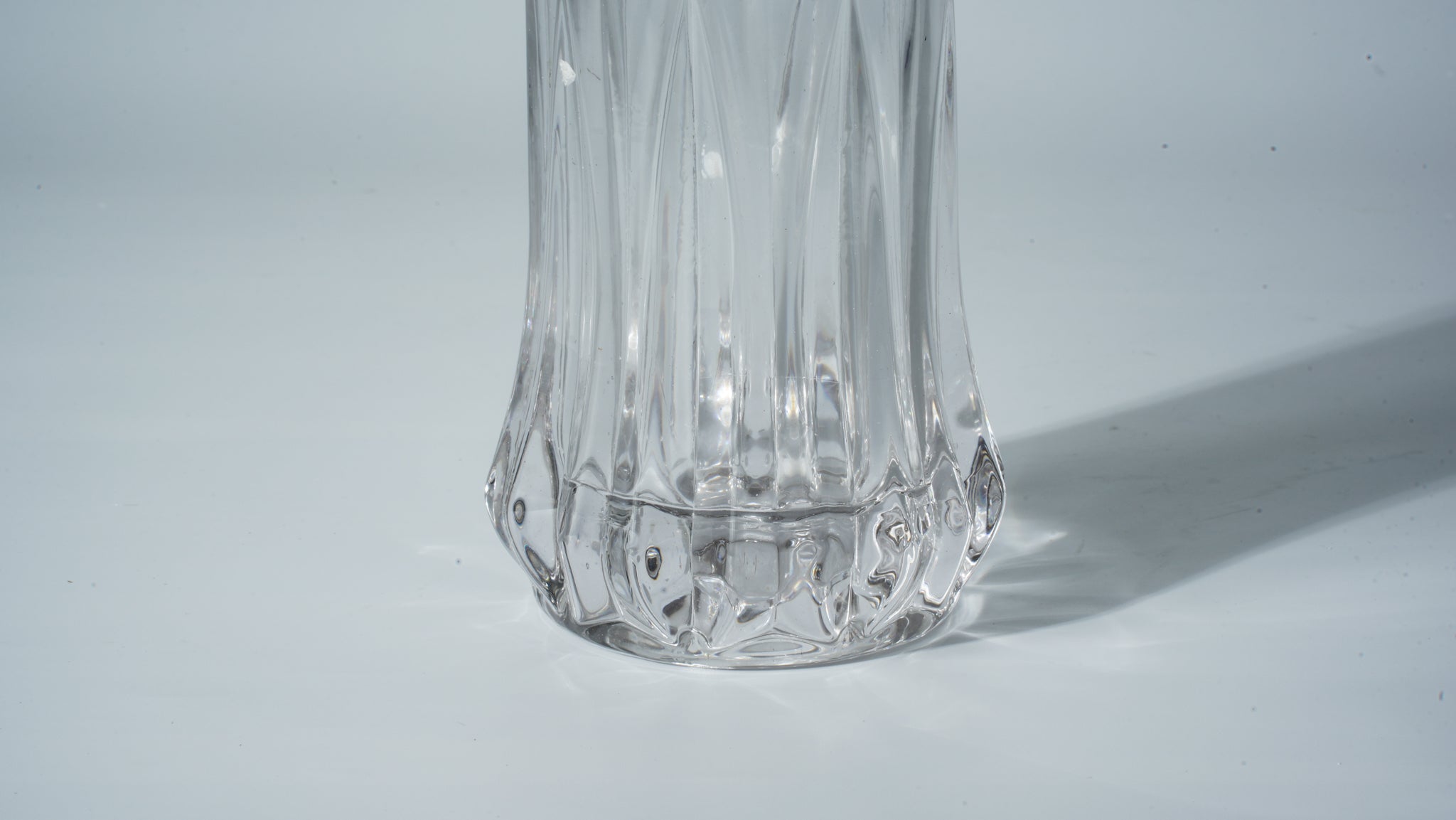 Clear Glass Vase with Feather Tail Design