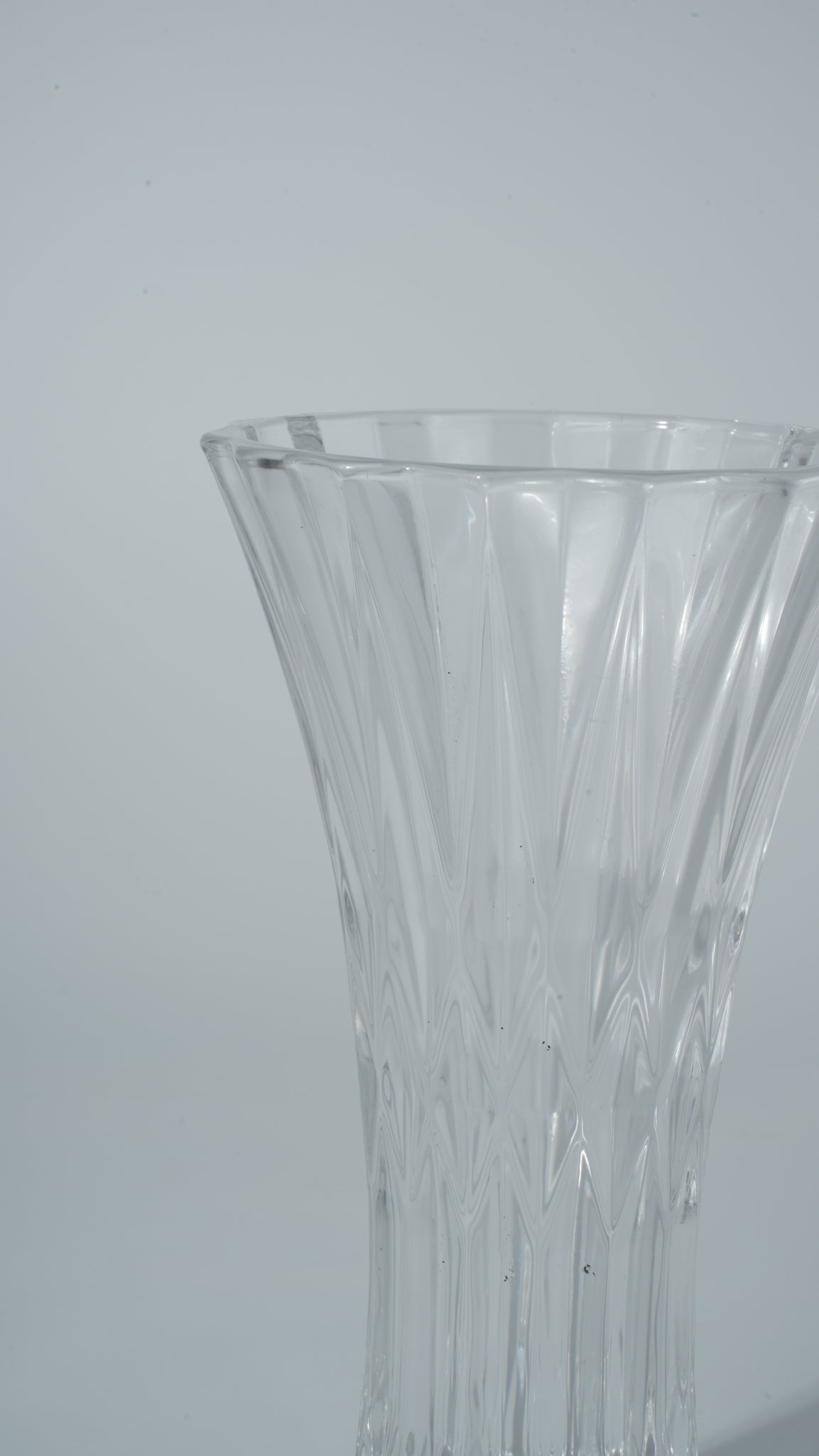 Clear Glass Vase – Ribbed Hourglass Shape