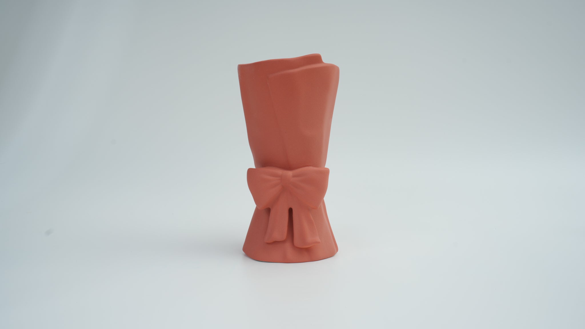 Bow Knot Hand-Held Flower Vase, Maple Red