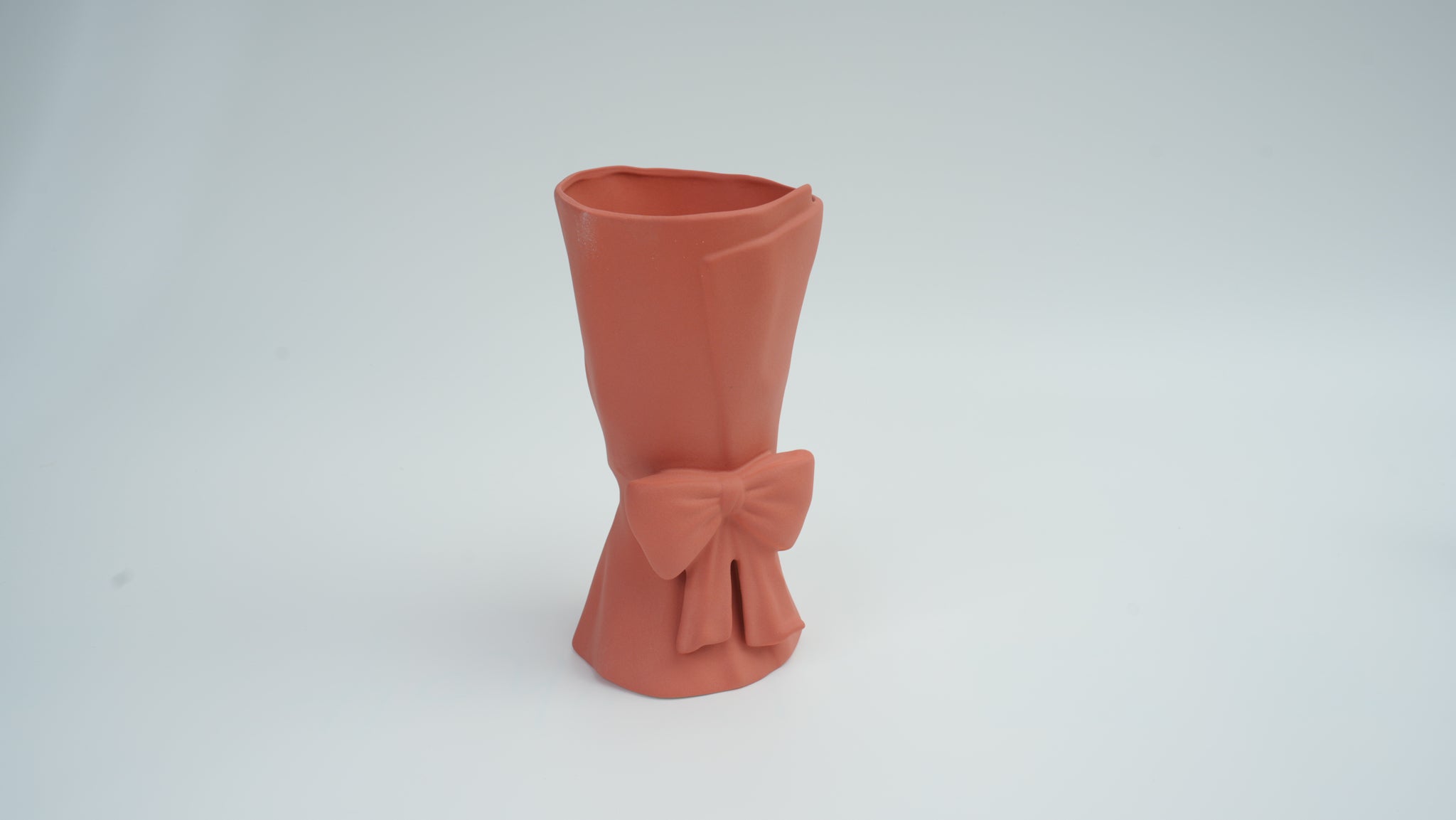 Bow Knot Hand-Held Flower Vase, Maple Red