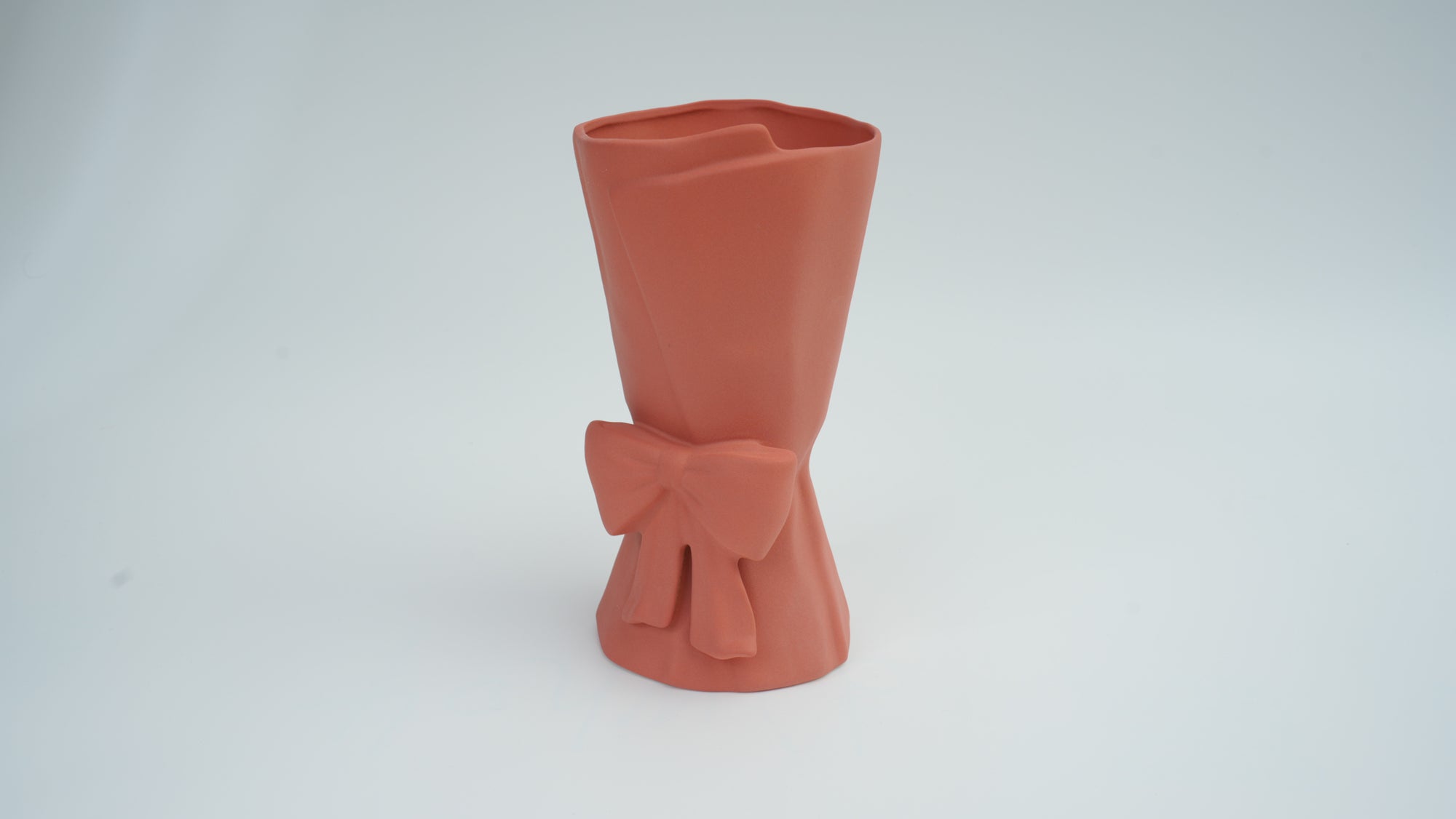 Bow Knot Hand-Held Flower Vase, Maple Red