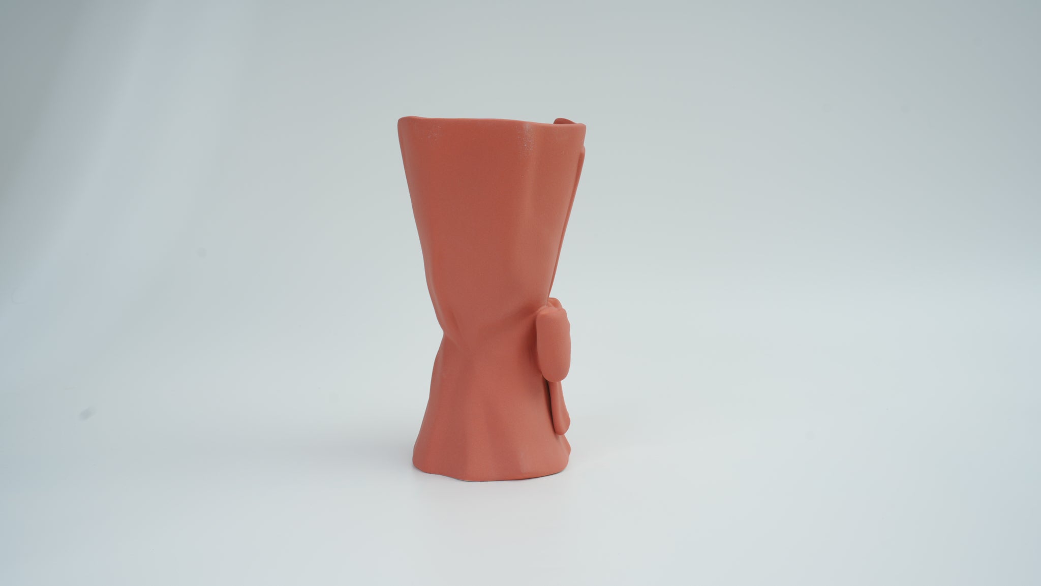 Bow Knot Hand-Held Flower Vase, Maple Red