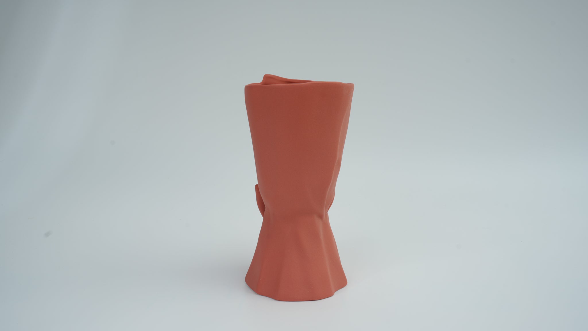 Bow Knot Hand-Held Flower Vase, Maple Red