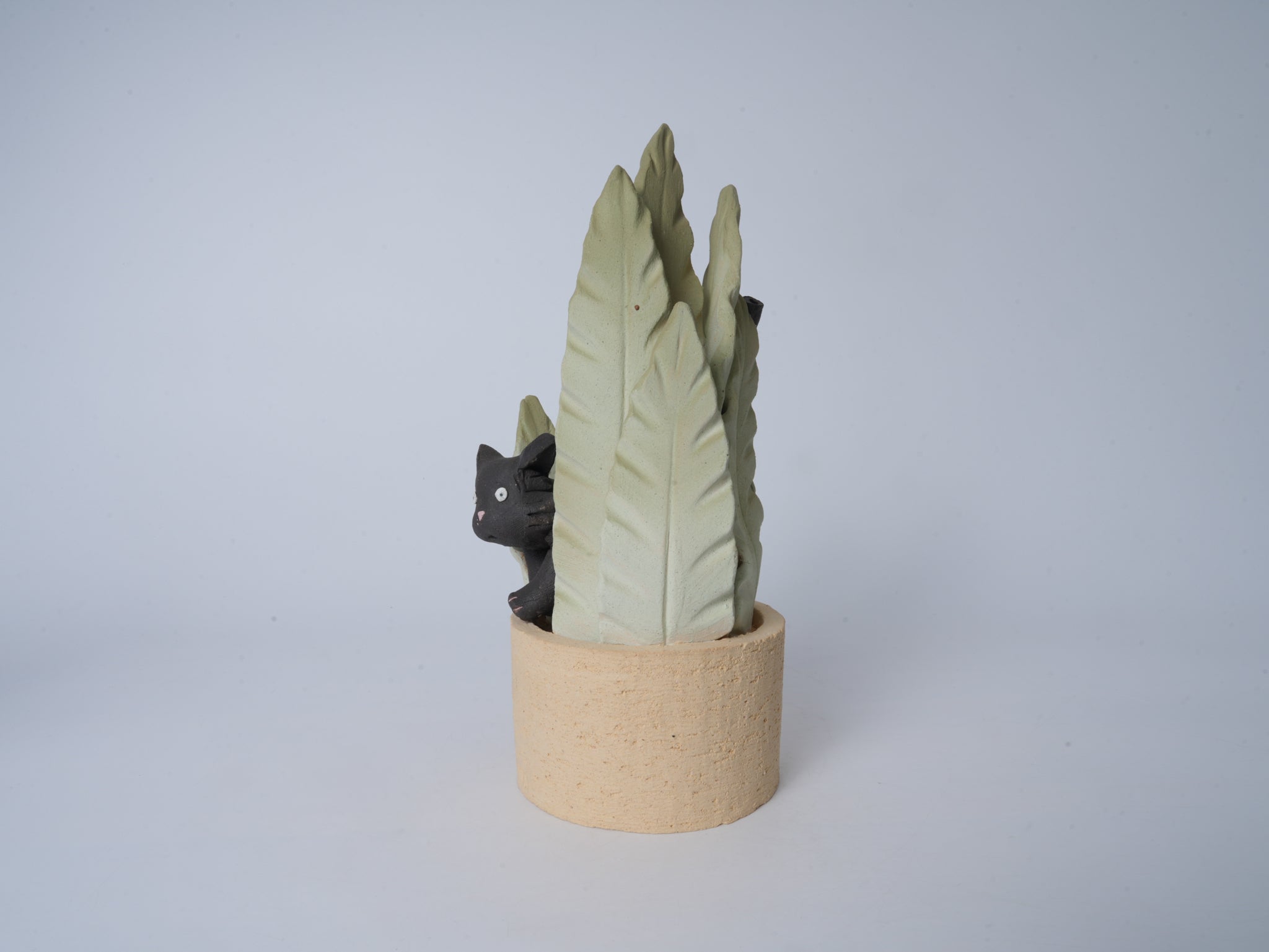 Hide-and-Seek Potted Plant Figurine (Black Cat)
