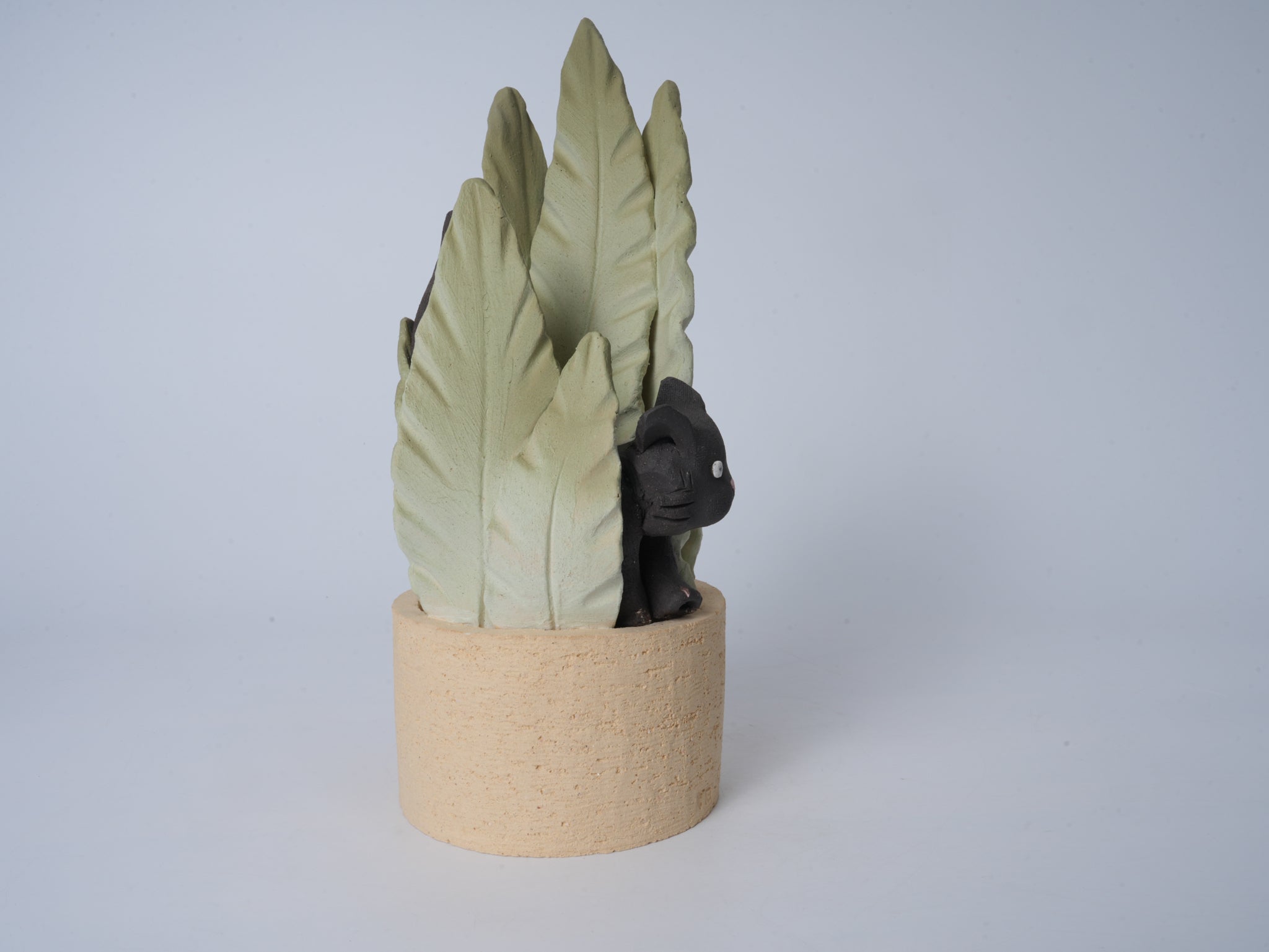 Hide-and-Seek Potted Plant Figurine (Black Cat)