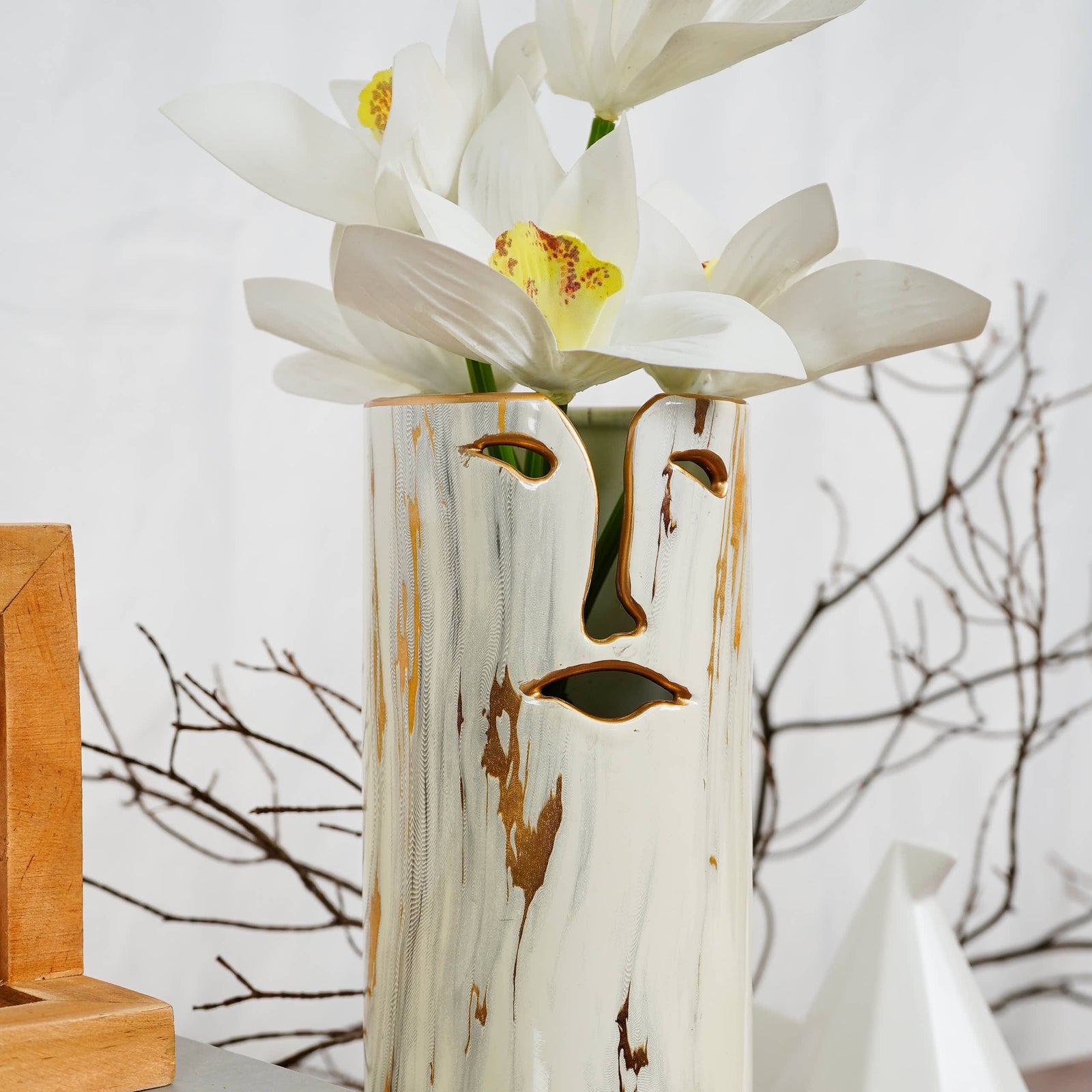 Ceramic Vase face blue white 9×9×22- CHS