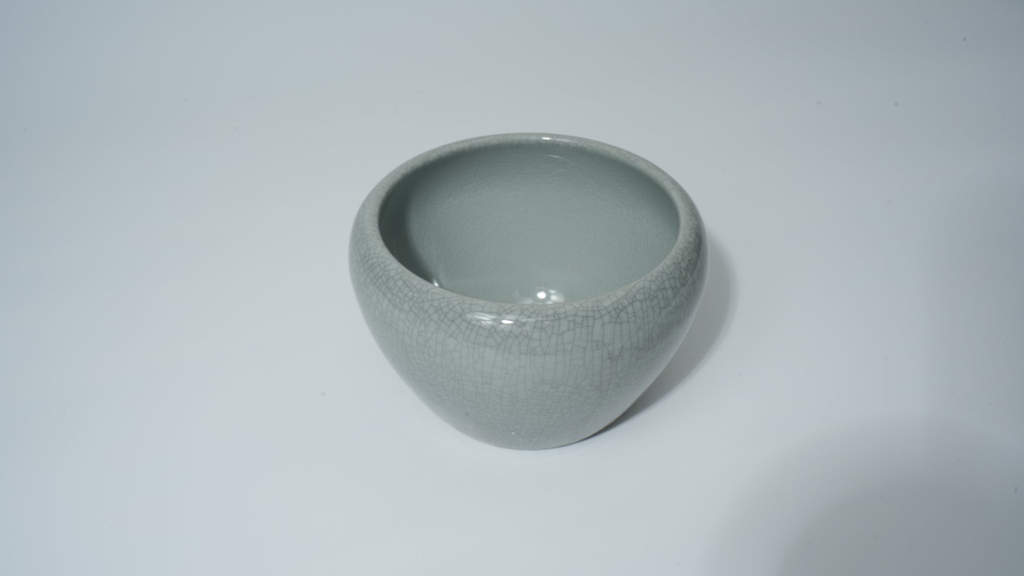 HS Fruit Pot - Ge Kiln White with Crackle Glaze
