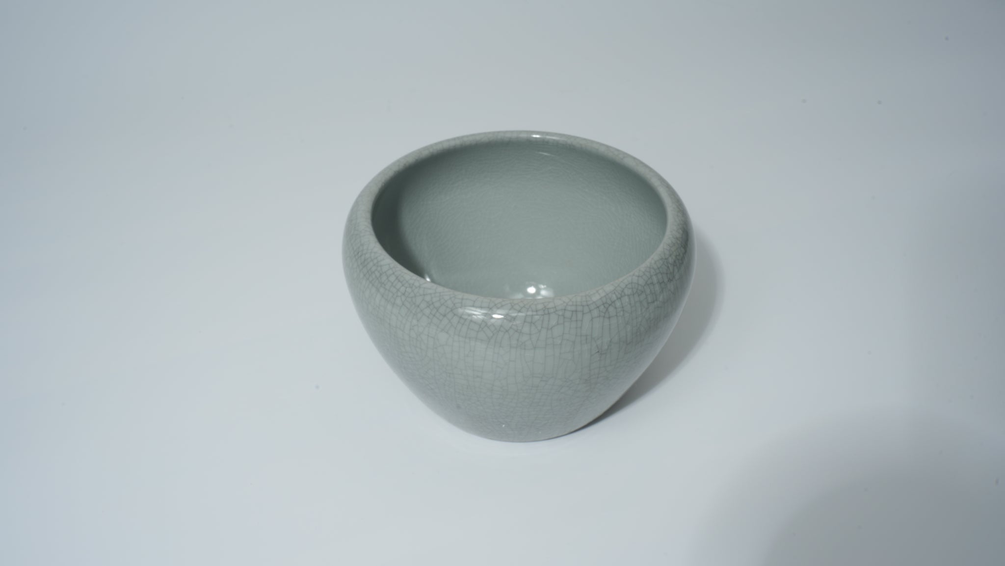 HS Fruit Pot - Ge Kiln White with Crackle Glaze