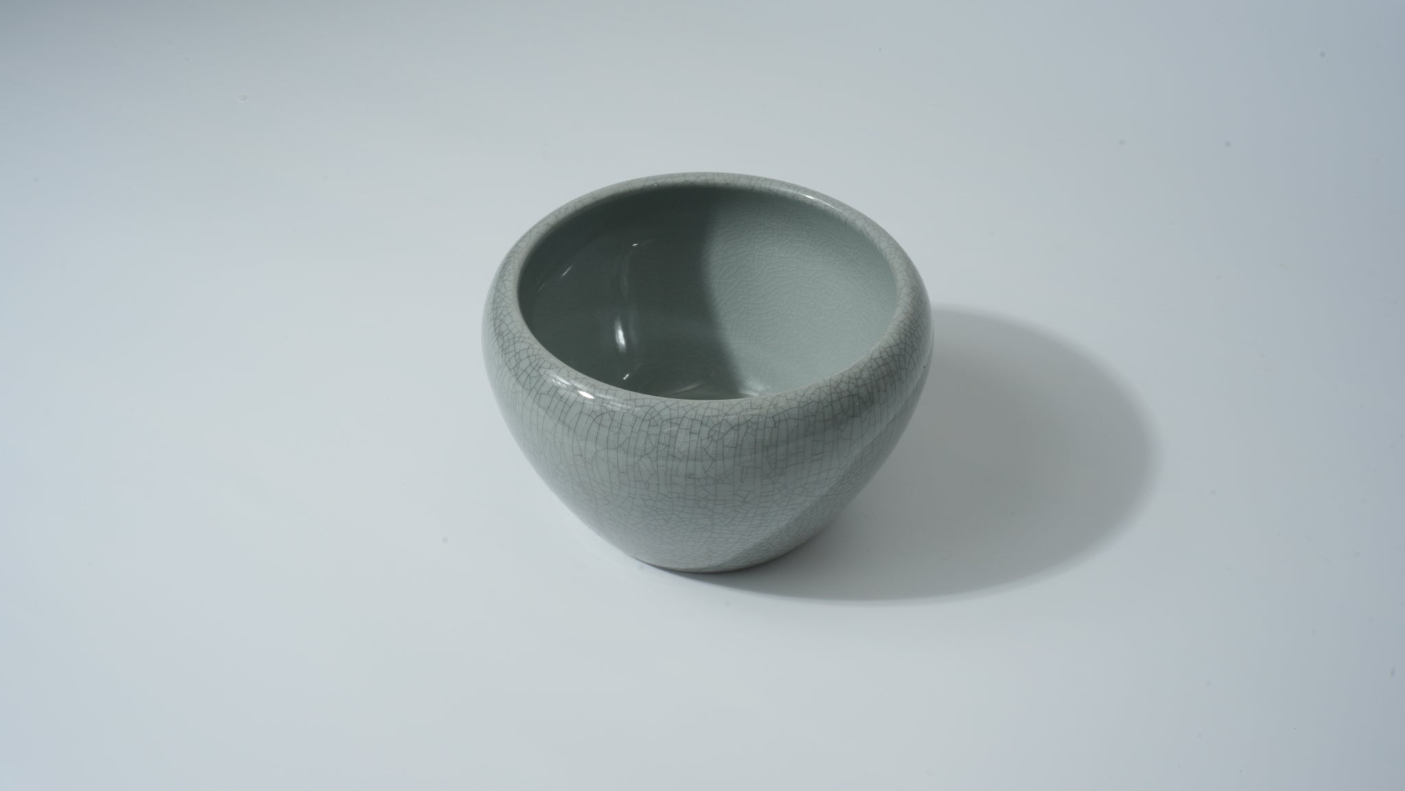 HS Fruit Pot - Ge Kiln White with Crackle Glaze