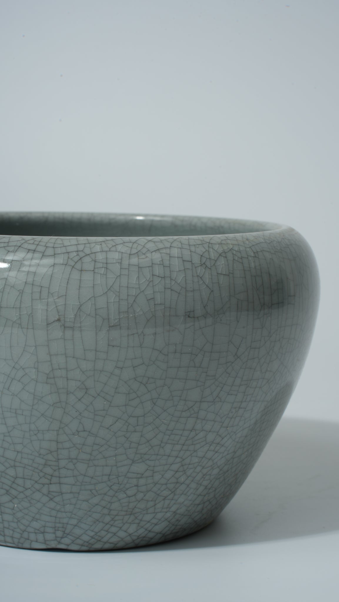 HS Fruit Pot - Ge Kiln White with Crackle Glaze