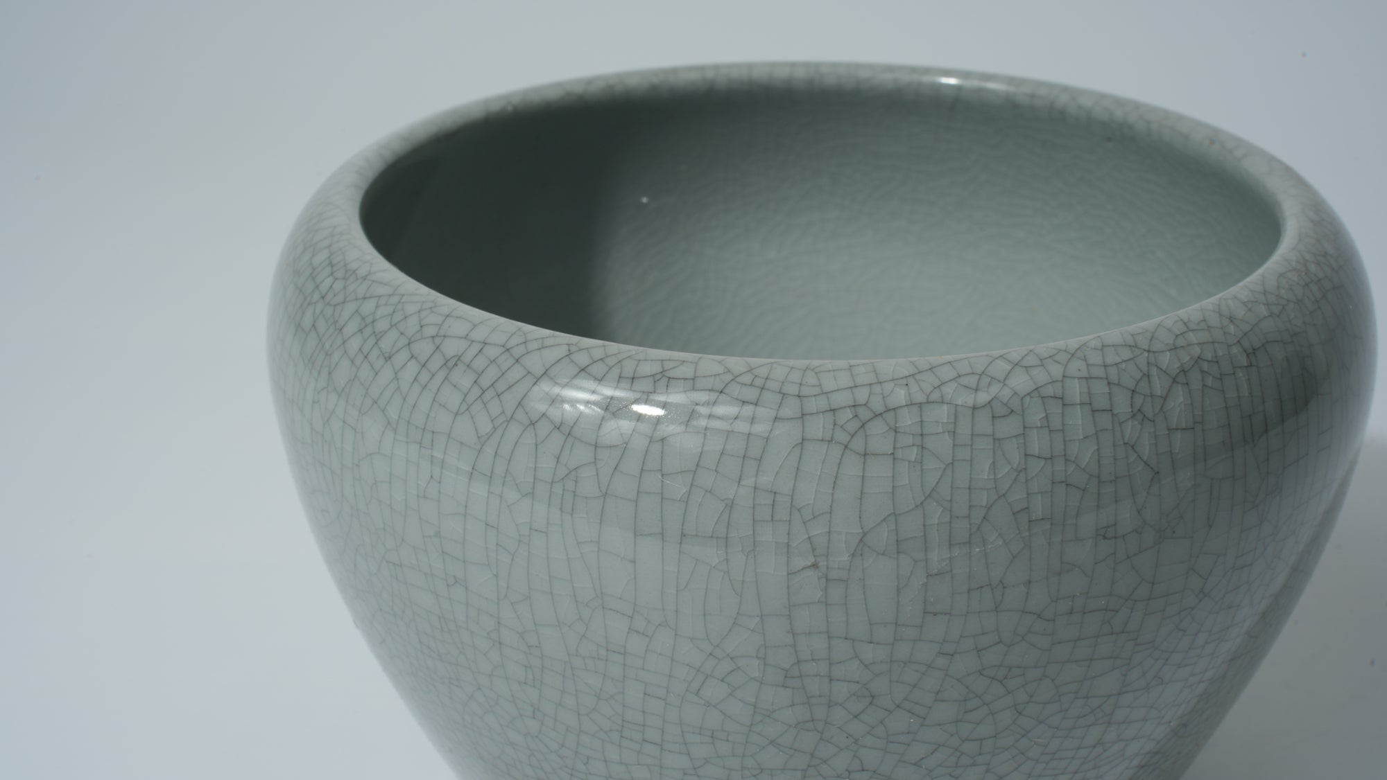 HS Fruit Pot - Ge Kiln White with Crackle Glaze