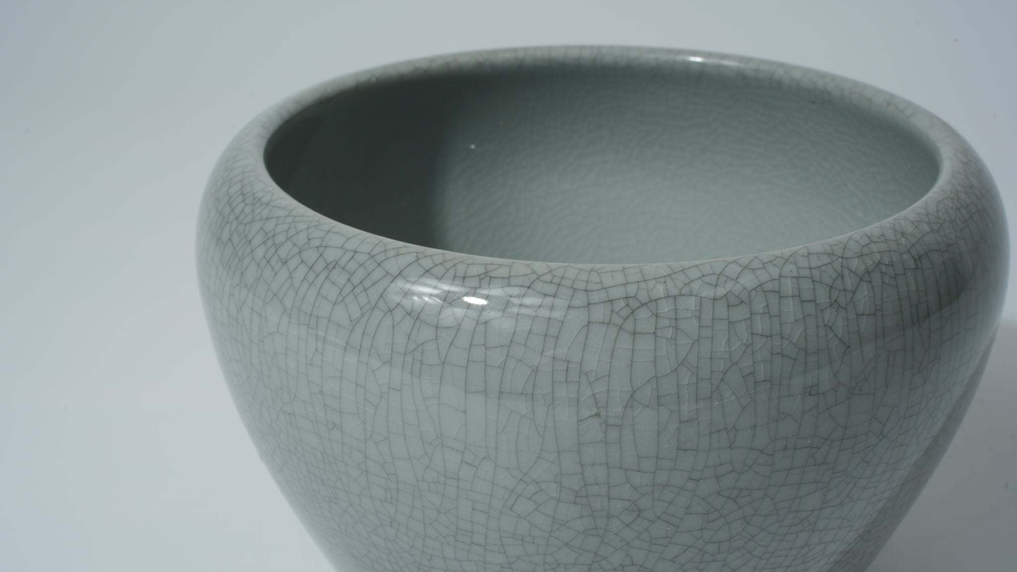 HS Fruit Pot - Ge Kiln White with Crackle Glaze