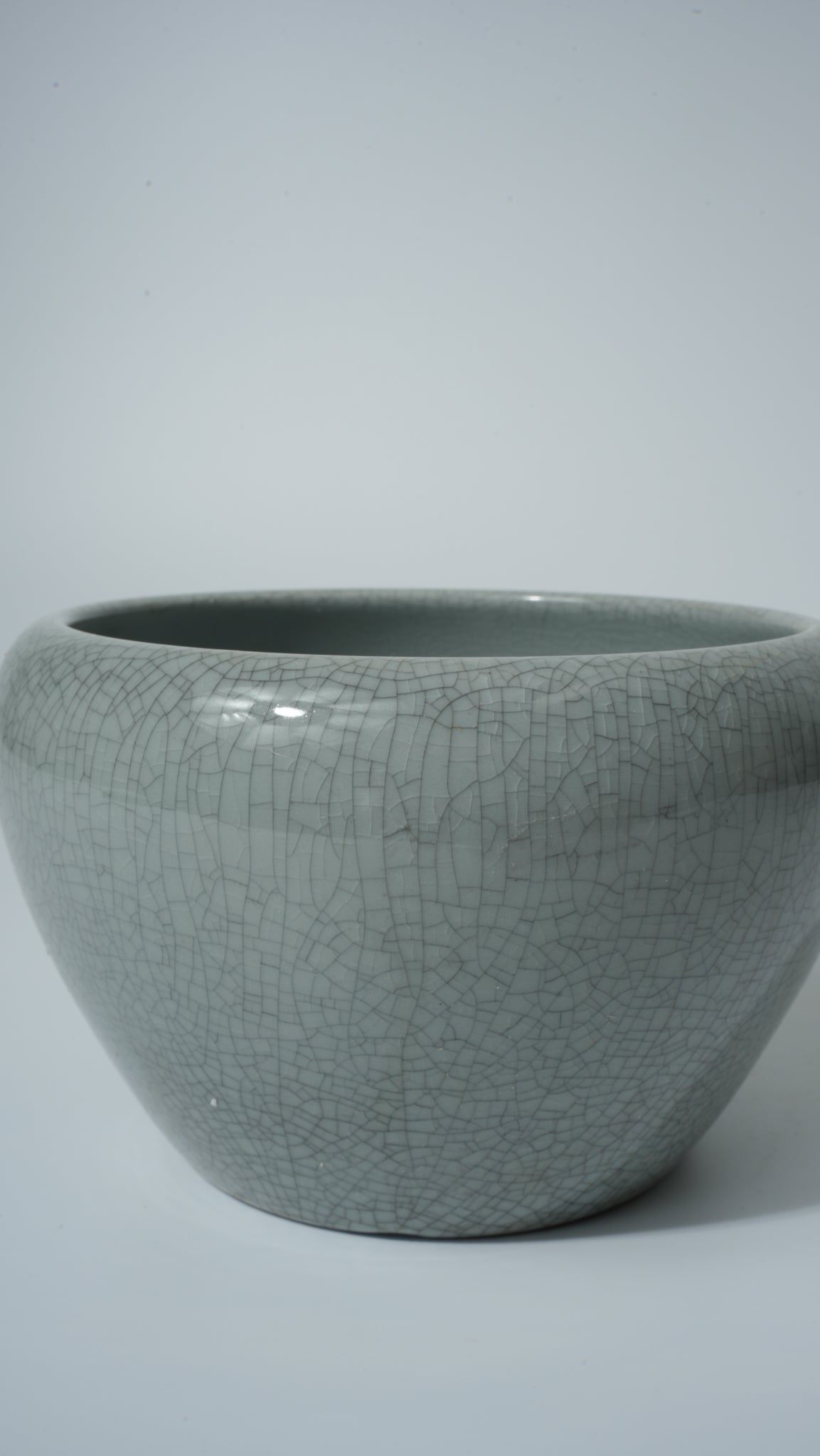 HS Fruit Pot - Ge Kiln White with Crackle Glaze