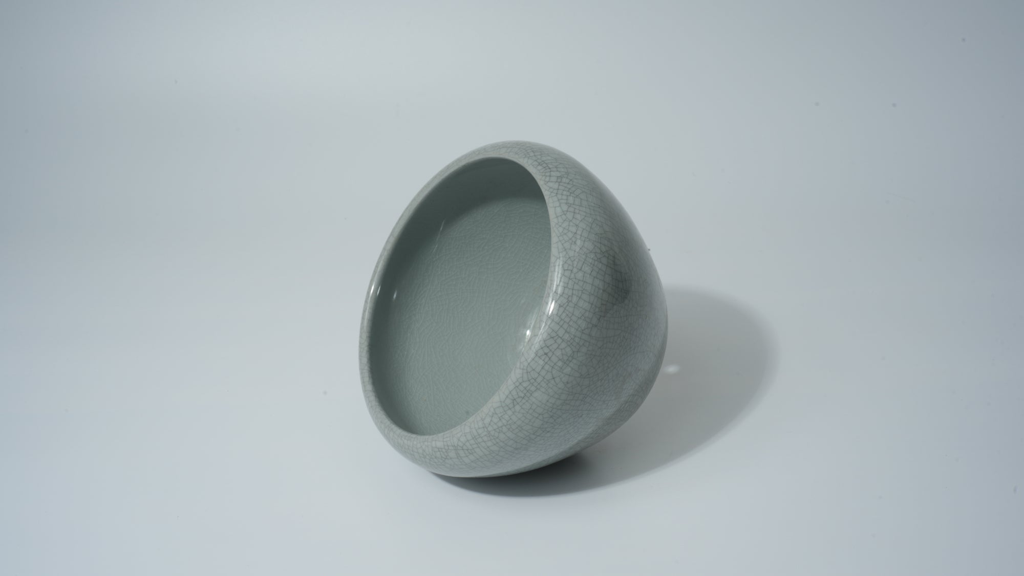 HS Fruit Pot - Ge Kiln White with Crackle Glaze