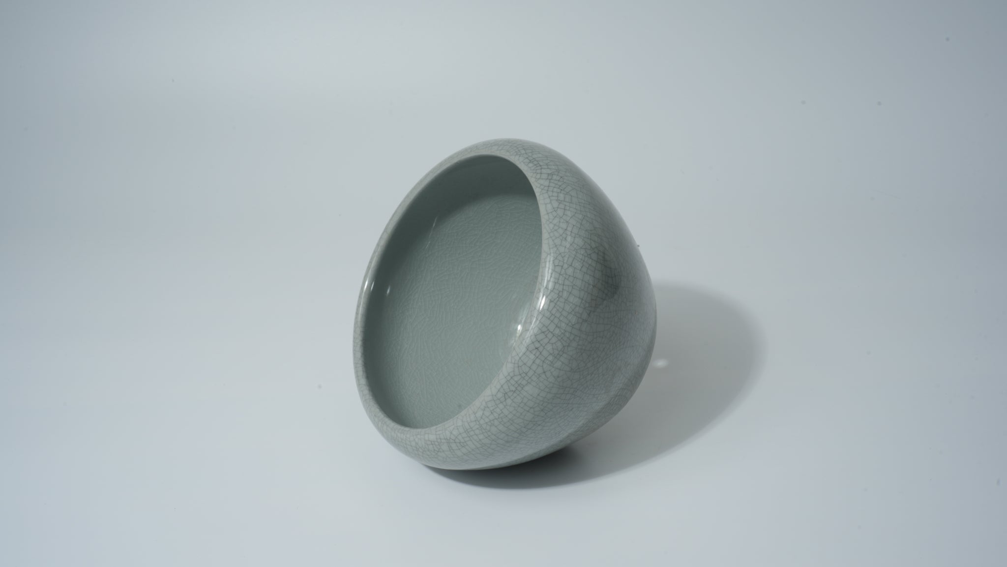 HS Fruit Pot - Ge Kiln White with Crackle Glaze