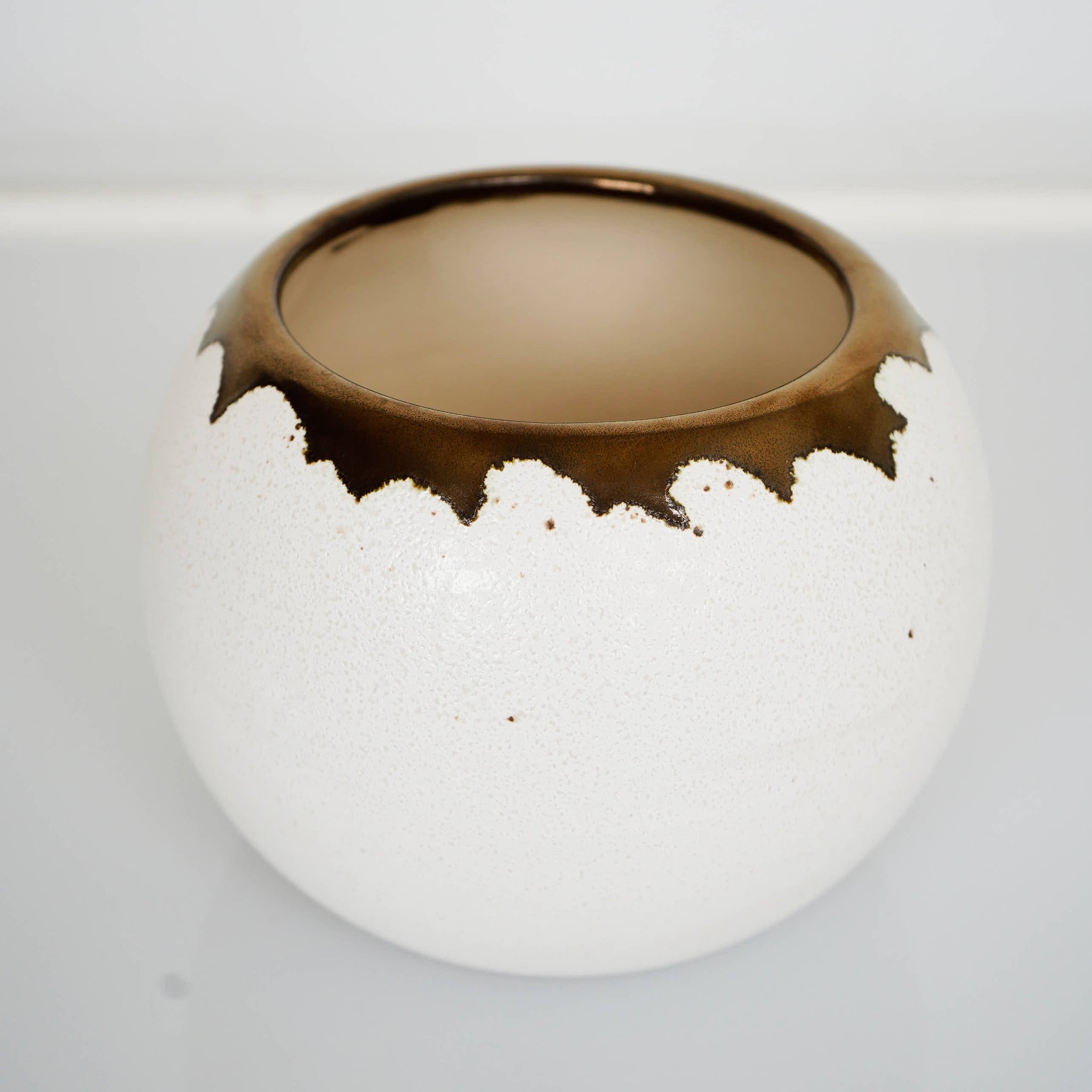 Ceramic vase white sphere M