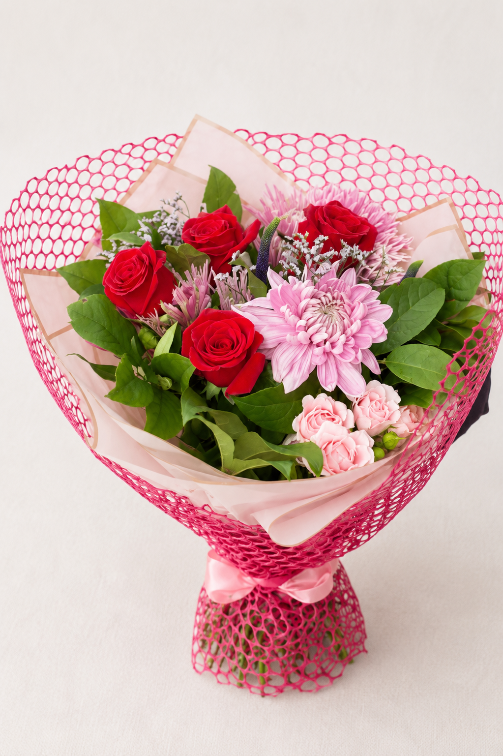 Red Roses Pink Chrysanthemum Mesh