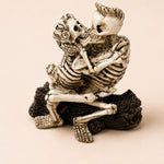 Scelets kissing-10*5*12